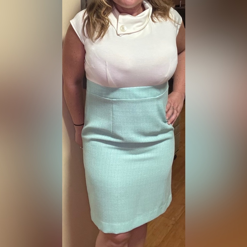 Chic White and Light Blue dress midi - Picture 4 of 9